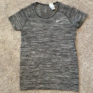 Women’s Nike Dri-Fit T-shirt Black and Gray Size S